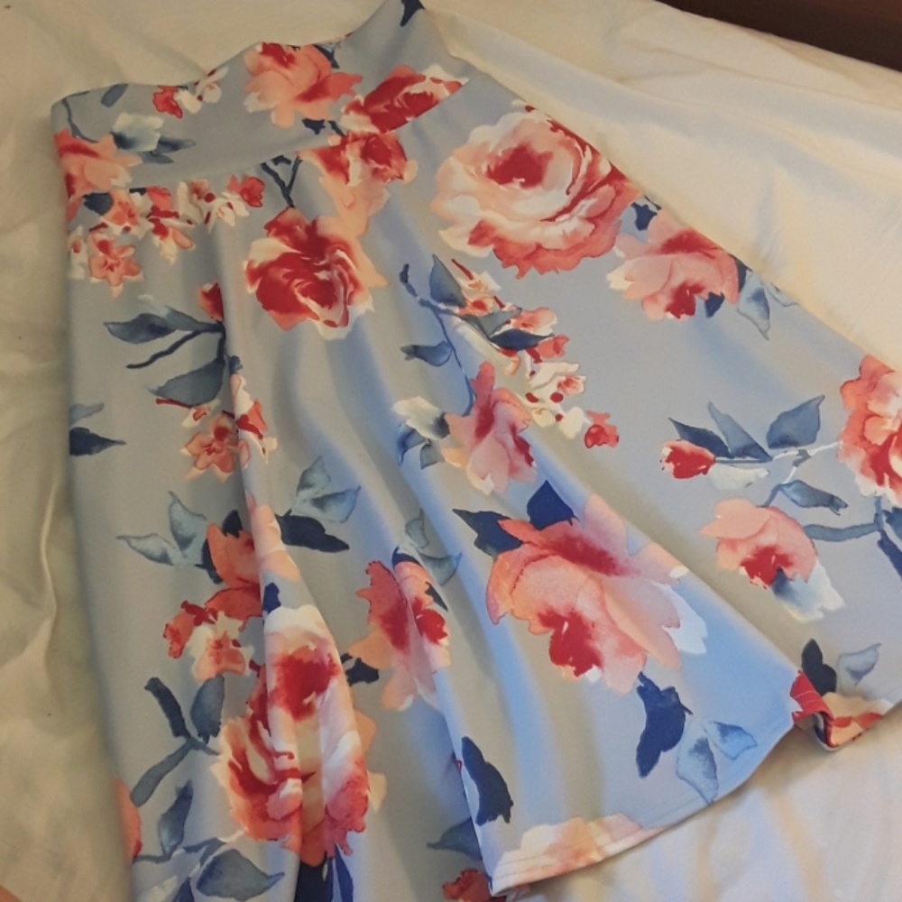 VKY&CO Floral Midi Skirt